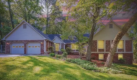 11 Big Rock Rd, Signal Mountain, TN 37377