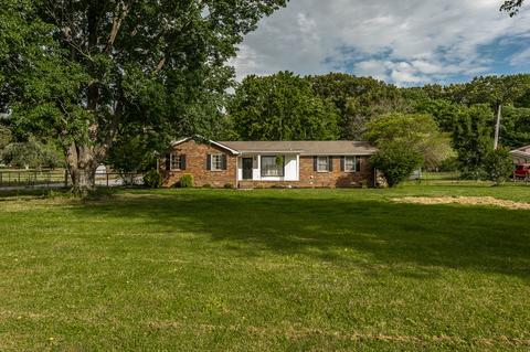 2042 Old Highway 431 S, Greenbrier, TN 37073