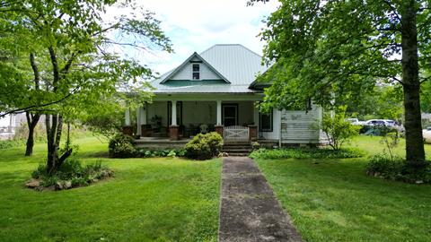 64 4th St, Tracy City, TN 37387
