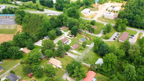 102 Sherry Ln, Dickson, TN 37055 photo 3