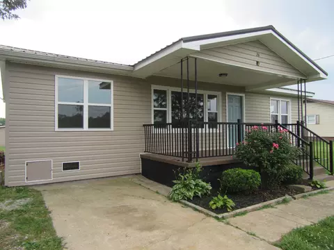 24 Pleasant Ridge Ct, Huntland, TN 37345