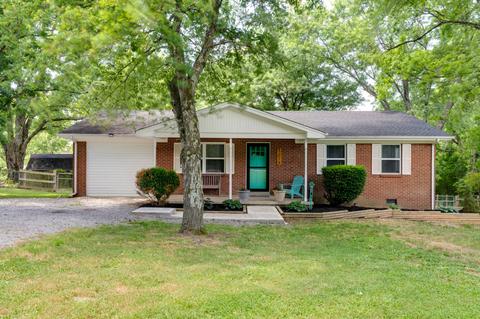 1075 Sulphur College Rd, Hartsville, TN 37074