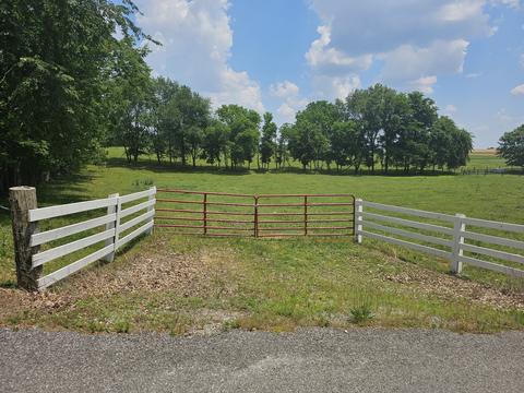 6027 Fulton Rd, Springfield, TN 37172