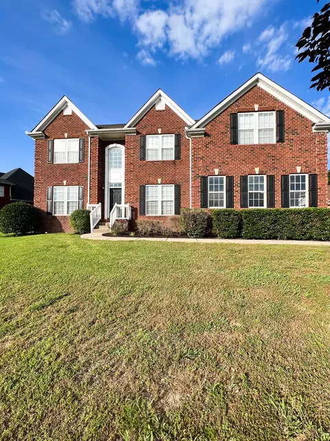 5001 Charles Johnston Dr, La Vergne, TN 37086