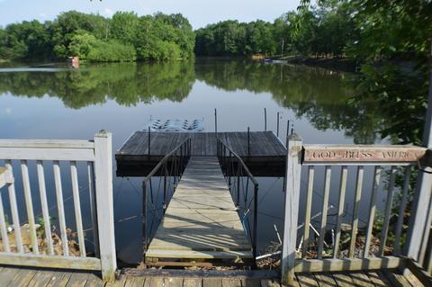 894 River Front Dr, Clifton, TN 38425