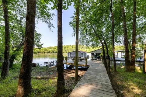 64 Barnett Cv, Parsons, TN 38363