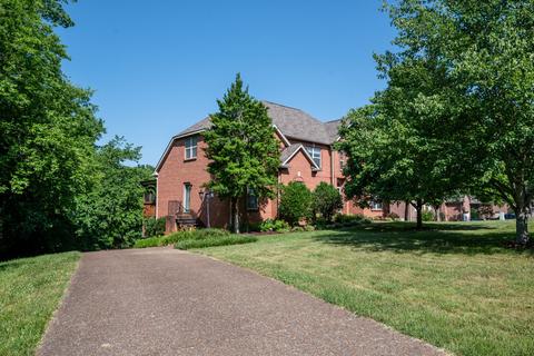 812 Lynn Dr, Goodlettsville, TN 37072