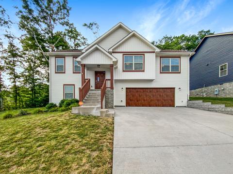 1201 Eagles Bluff Dr, Clarksville, TN 37040