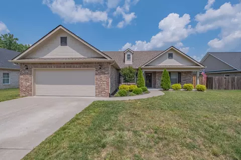 296 Spring Breeze Dr, Tullahoma, TN 37388