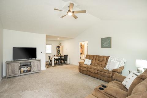 1010 Dellrose Dr, Bell Buckle, TN 37020