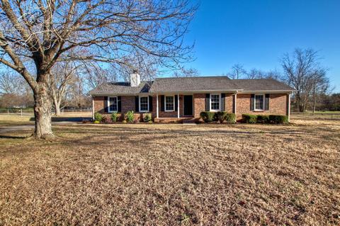 588 Foxfire Ct, Murfreesboro, TN 37129