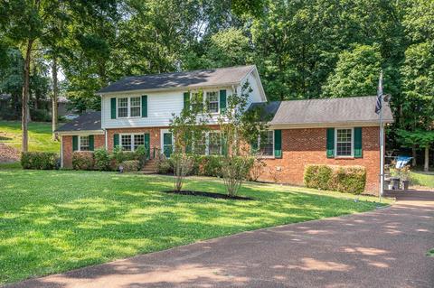 138 Meadow Lake Dr, Hendersonville, TN 37075
