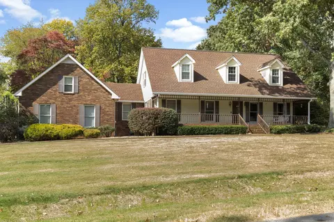 196 Hickory Hill Dr, Cottontown, TN 37048
