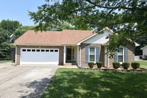1757 Crestview Dr, Clarksville, TN 37042