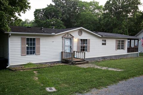 210 Maple St, Adams, TN 37010