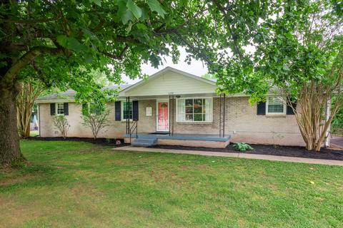 6749 Forrest Ln, Murfreesboro, TN 37129