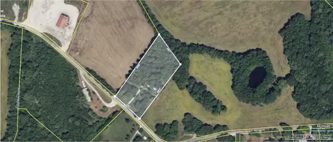 297 Mcillwain Rd, Holladay, TN 38341