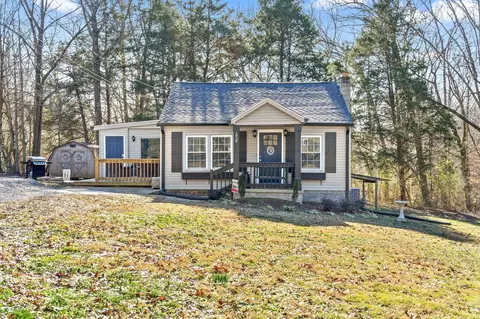 1920 Palmyra Rd, Palmyra, TN 37142