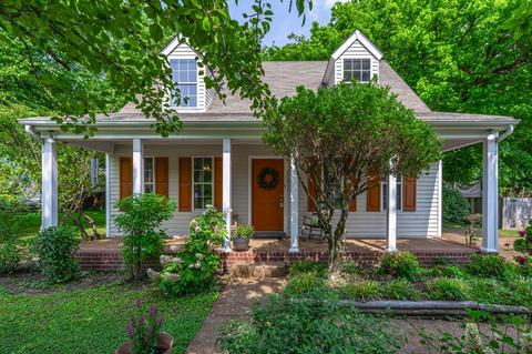 2712 Banks Ct, Thompsons Station, TN 37179