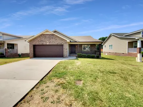 1632 Buchanon Dr, Clarksville, TN 37042
