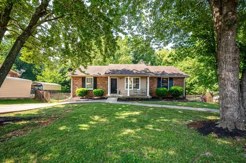 610 Overton Dr, Clarksville, TN 37042