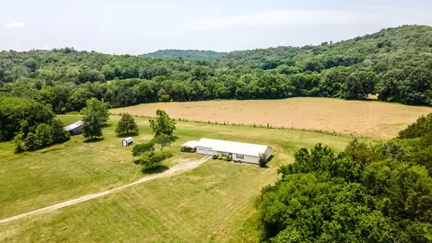 33 Moores Ln, Petersburg, TN 37144