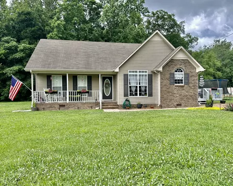 8 Hunter S Ridge Dr, Fayetteville, TN 37334