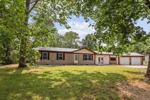 1024 Preston Dr, Burns, TN 37029