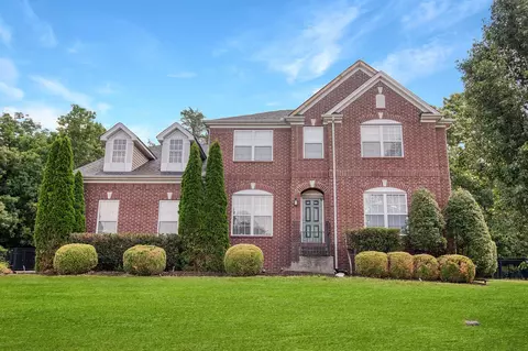 111 Ten Oaks Dr E, Hendersonville, TN 37075