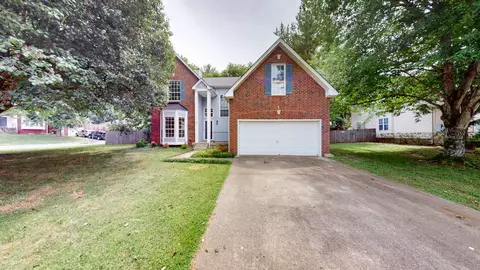 901 Split Oak Dr, Antioch, TN 37013