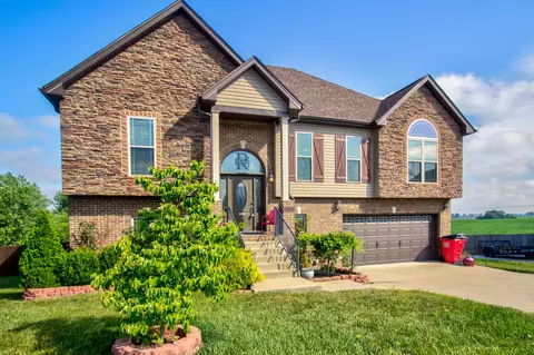 1808 Spring Haven Ct, Clarksville, TN 37042