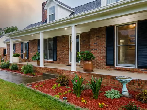 5843 Foothills Dr, Murfreesboro, TN 37129