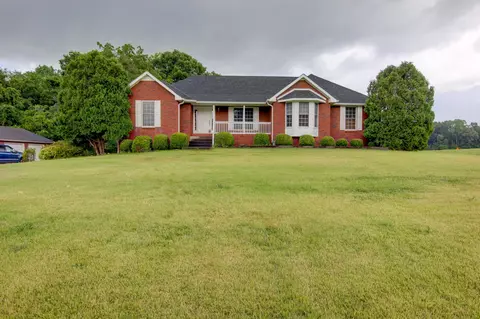 915 Gravel Ln, Adams, TN 37010