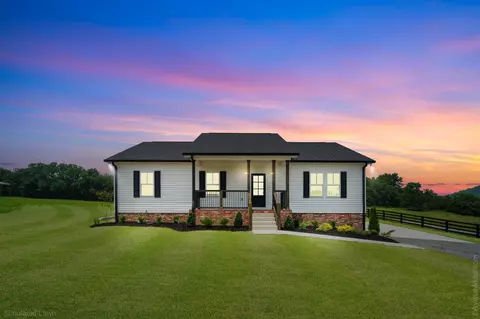 1230 Templow Rd, Bethpage, TN 37022