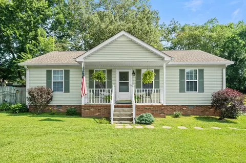 3021 Maitland Dr, Greenbrier, TN 37073