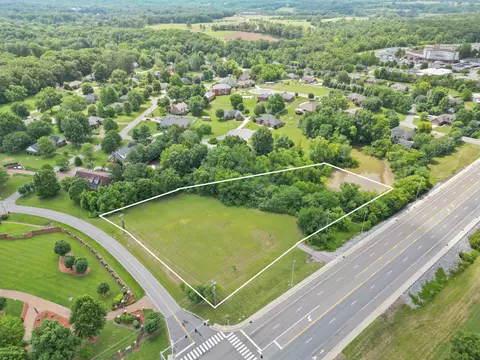 1801 Nicklaus Dr, Springfield, TN 37172