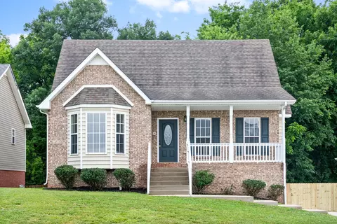 2704 Arthurs Ct, Clarksville, TN 37040