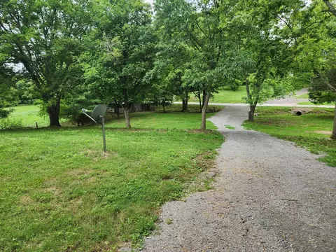 36 Old Highway 31 E, Bethpage, TN 37022 photo 4