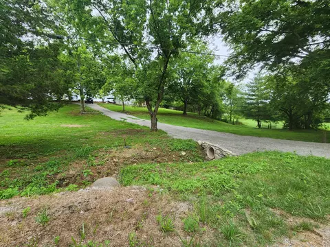36 Old Highway 31 E, Bethpage, TN 37022 photo 3