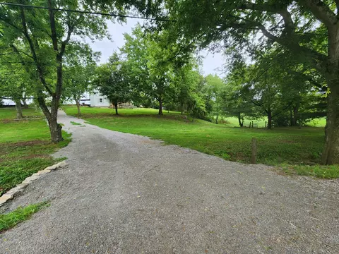 36 Old Highway 31 E, Bethpage, TN 37022 photo 5