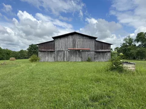 565 Miller Rd, Lafayette, TN 37083