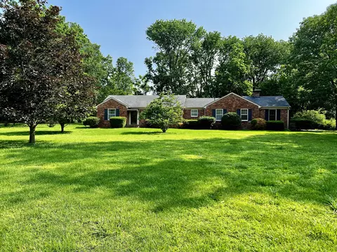 931 Oak Valley Ln, Nashville, TN 37220