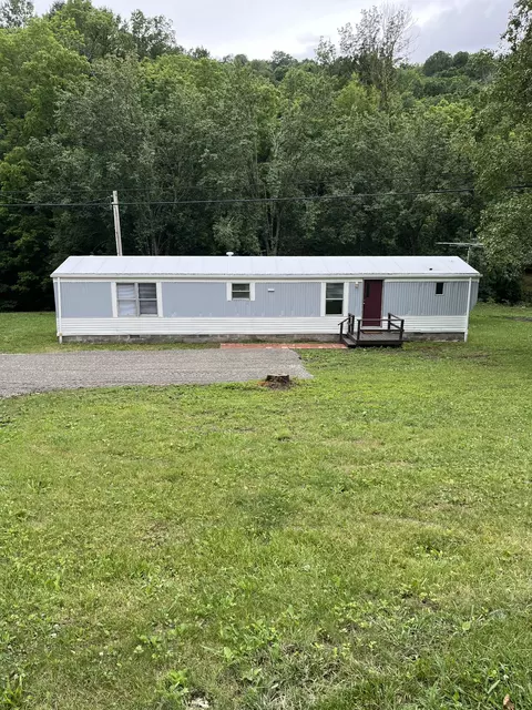 4050 Wolf Creek Rd, Silver Point, TN 38582