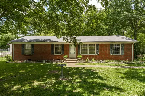 127 Anchor Dr, Hendersonville, TN 37075