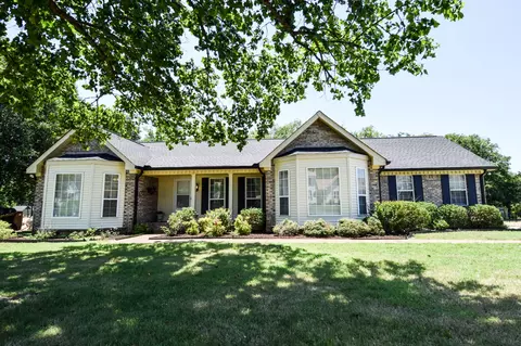 215 Brookhaven Dr, Gallatin, TN 37066