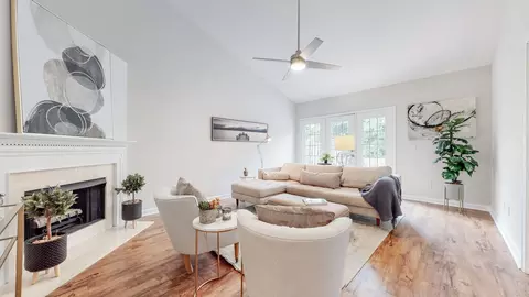 121 Lake Chateau Dr, Hermitage, TN 37076