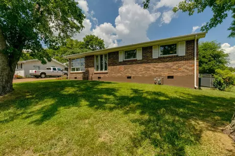 504 Continental Dr, Nashville, TN 37209