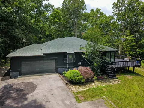 1450 Finnland Dr, Nashville, TN 37207