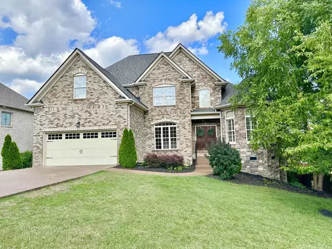 1054 Mansker Farm Blvd, Hendersonville, TN 37075