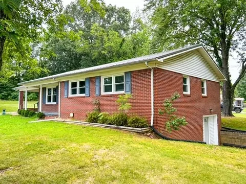 100 Oak Hill St, Camden, TN 38320